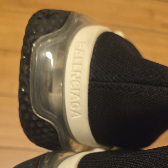 Balenciaga Black Knit Sneakers with White Sole - Copy - Picture 12 of 12